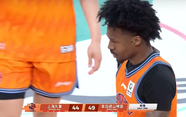 华体会官方网站-CBA常规赛:张镇麟8分&段昂君7分,青岛半场49-44领先上海